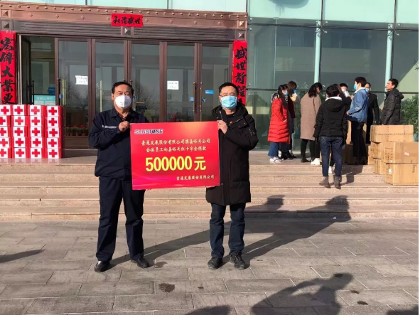 【眾志成城戰(zhàn)勝疫情】你們?cè)谇盀槲覀冋陲L(fēng)擋雨，這點(diǎn)心意請(qǐng)收下！大愛(ài)雄關(guān)我們一起前行