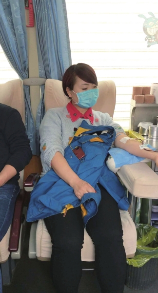 熱血戰(zhàn)疫敬佑生命 蘭州市三家出租車愛心車隊義務(wù)獻血