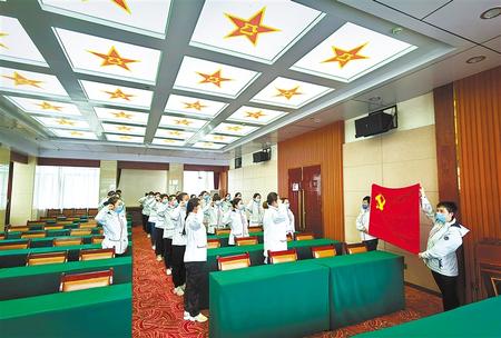 一次難得的黨課——甘肅第二、第三批援鄂醫(yī)療隊(duì)預(yù)備黨員宣誓儀式側(cè)記