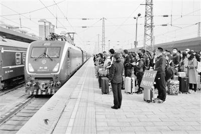 蘭州武威兩地1017名學(xué)生乘坐專(zhuān)列前往新疆返校復(fù)學(xué)