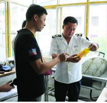 蘭州市場監(jiān)管局綜合行政執(zhí)法隊(duì)開展學(xué)校、托幼機(jī)構(gòu)食品安全專項(xiàng)檢查