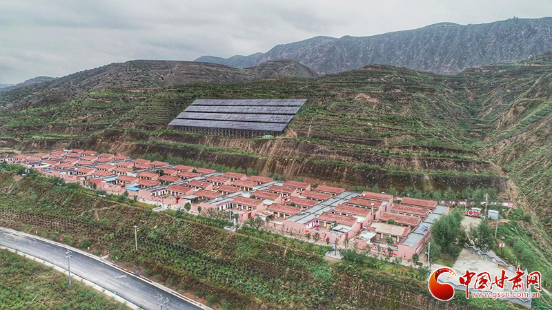 【跟著總書記看甘肅】布楞溝村：水引來了，路修通了，新農(nóng)村建起來了（圖）