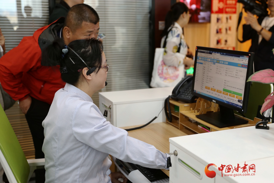 【走向我們的小康生活】蘭州：虛擬養(yǎng)老院托起幸?！跋﹃?yáng)紅”