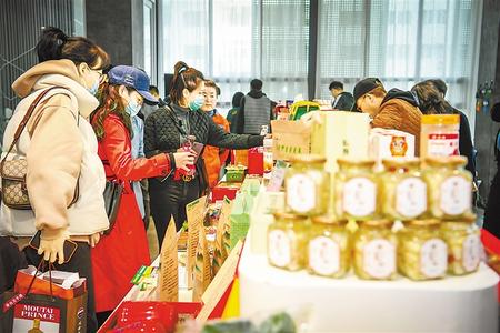 今天，在這里聽榆中的脫貧故事 ——榆中縣“脫貧攻堅宣傳周”發(fā)布活動暨脫貧攻堅主題成就展啟動側(cè)記