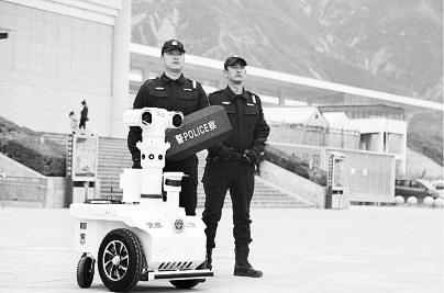 新奇！5G巡邏機器人亮相隴南武都街頭