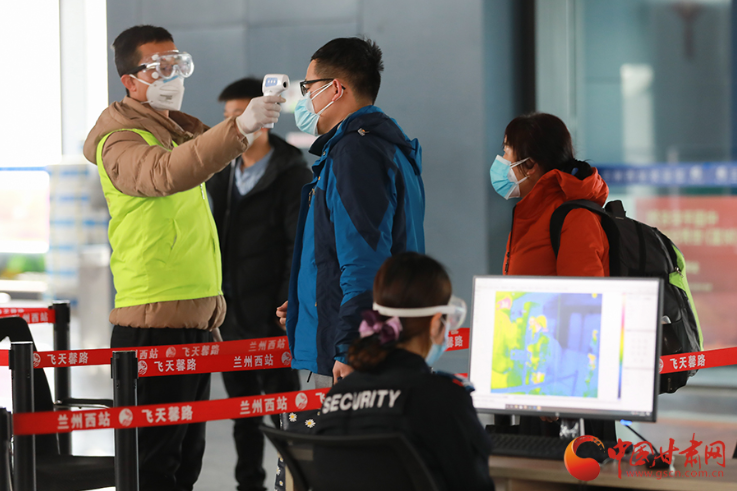 回家路上，請配合疫情防控要求 