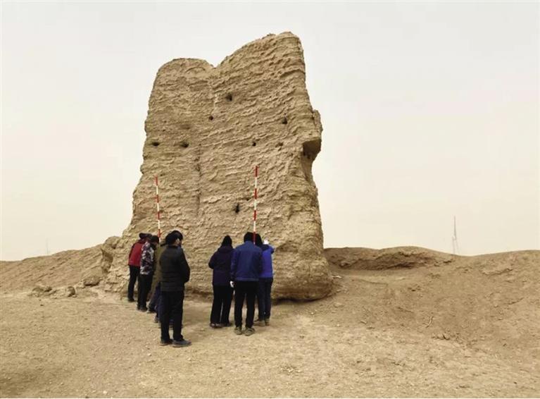 玉門開展?jié)h長城本體保護(hù)勘測(cè)工作