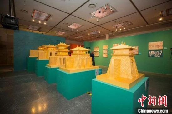 圖為呈現(xiàn)敦煌壁畫中的建筑和園林之美的復(fù)原模型。(資料圖) 敦煌研究院供圖