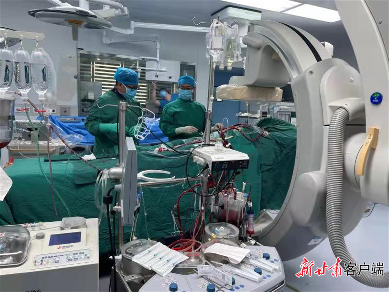 填補省內(nèi)空白，蘭大一院連續(xù)完成“一站式”雜交手術(shù)