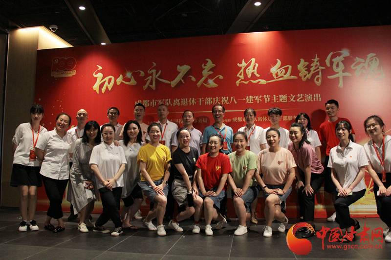 【蘭大新聞學(xué)子重走西北角】不變的軍旅情，不滅的舞臺夢——記原成都軍區(qū)政治部戰(zhàn)旗文工團(tuán)國家一級演員楊思遠(yuǎn)