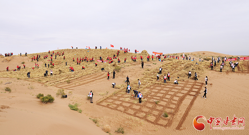 甘肅省委宣傳部、省文明辦、省志愿服務聯(lián)合會在古浪縣舉行壓沙主題文明實踐志愿服務活動