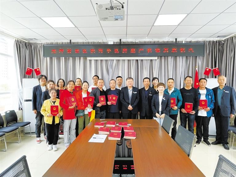 蘭州廣武門街道光輝村社區(qū) 91戶居民終于拿到了房產(chǎn)證！