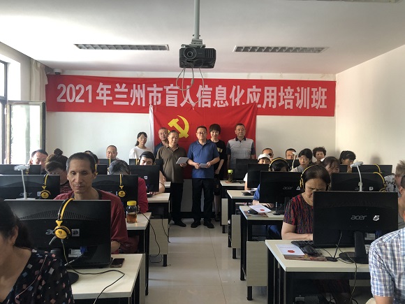 維權(quán)處黨支部開展“法律宣傳進(jìn)學(xué)?！敝驹刚叻?wù)活動