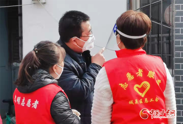 【甘快看·疫情防控最美有你（11）】奔走在“戰(zhàn)疫”一線！有一種力量叫志愿者
