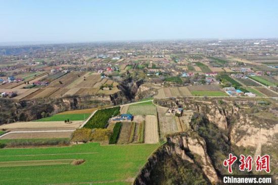 圖為位于甘肅省慶陽(yáng)市西峰區(qū)境內(nèi)的南佐遺址地貌。(資料圖) 甘肅省文物局供圖