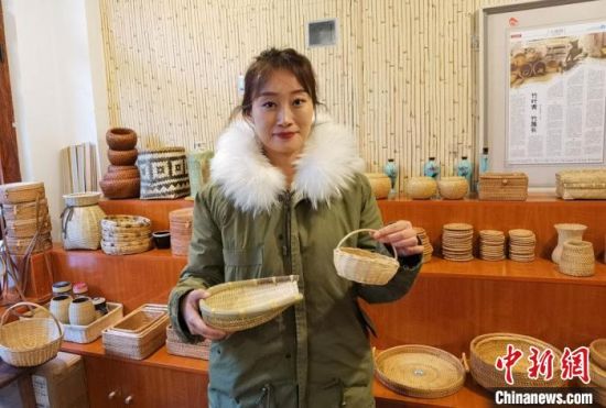 40多種精小玲瓏、純手工制作的新型盛食容器、居家工藝品等，每一件都令人愛不釋手?！●T志軍 攝