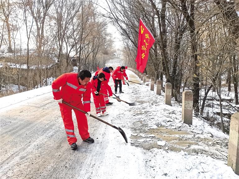 臨夏州東鄉(xiāng)公路段開(kāi)展“打冰防滑、黨員先行”主題黨日活動(dòng)