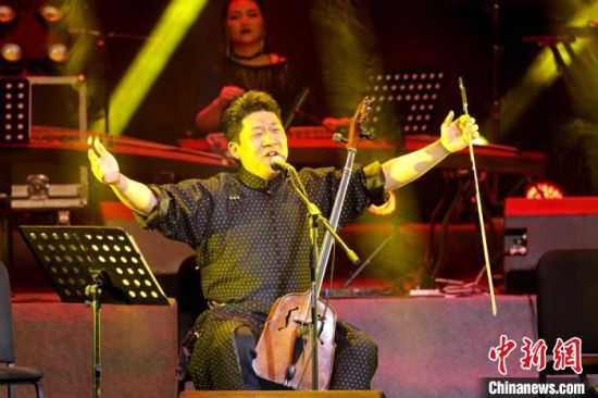 圖為樂隊(duì)主創(chuàng)巴依勒格。(資料圖) 受訪者供圖