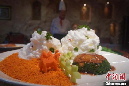 圖為敦煌菜代表菜肴展示?！【琶赖┰?攝