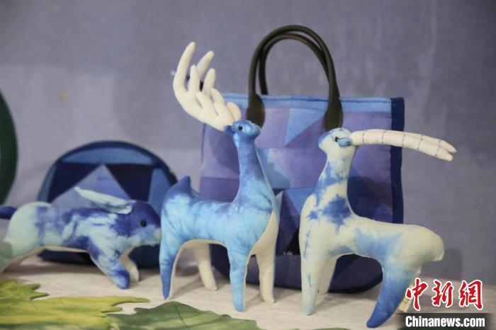 圖為許靜的非遺文創(chuàng)作品。(資料圖) 甘肅省非遺保護中心供圖