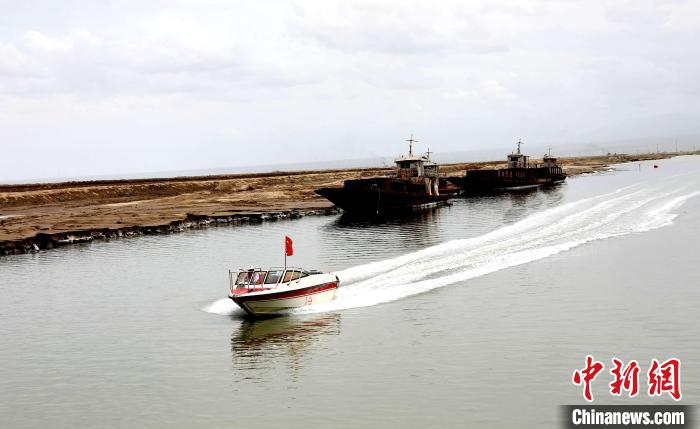 圖為茶卡鹽湖。　薛蒂 攝