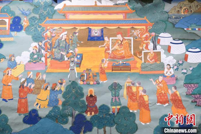 8月20日，在蘭州市博物館展出的大型歷史題材卷軸唐卡“涼州會(huì)盟”?！〈魑牟?攝