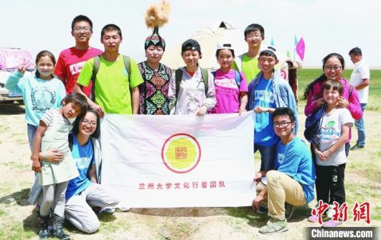 圖為蘭州大學(xué)文化行者團隊走進民族社區(qū)。(資料圖)蘭州大學(xué)供圖