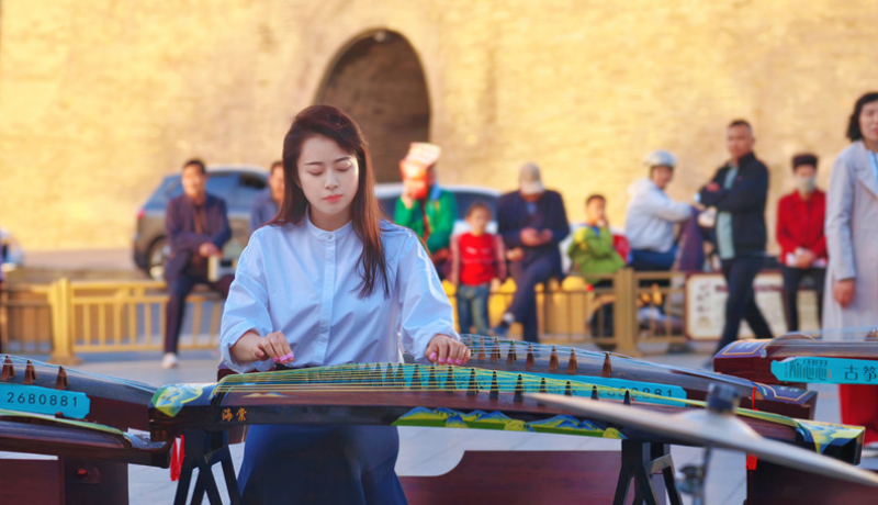 酒泉：“街角音樂(lè)會(huì)”開(kāi)演 雅樂(lè)流淌城市街巷